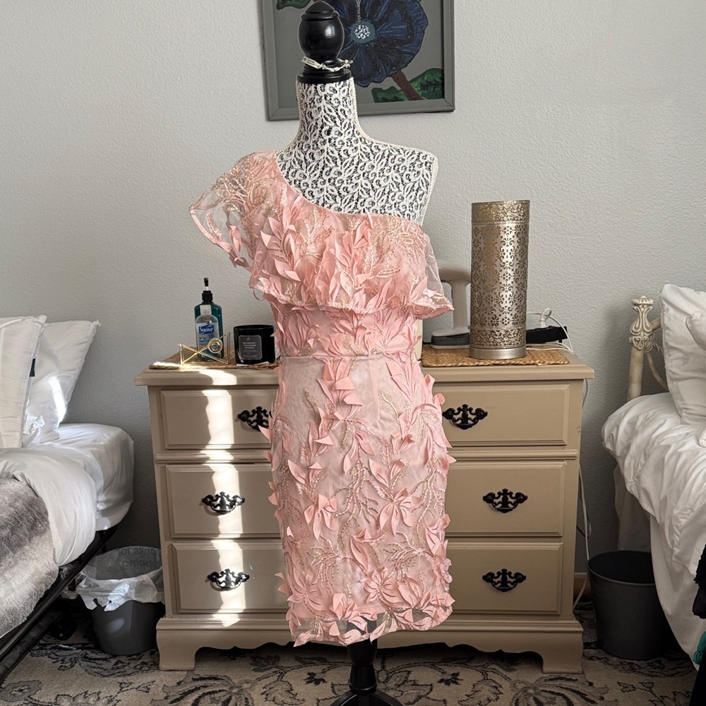 QUII exquisite collection formal Floral Embellished One-Shoulder Dress Jrs Sz M